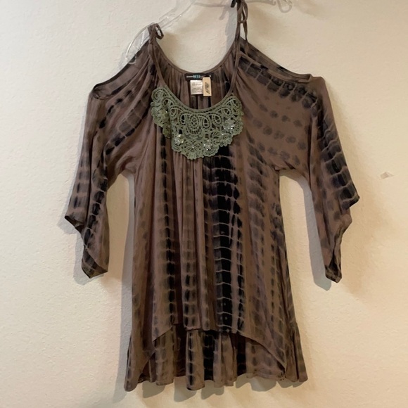 tie-dye cold shoulder flowy top by Urban Mangoz NEW - Picture 1 of 14